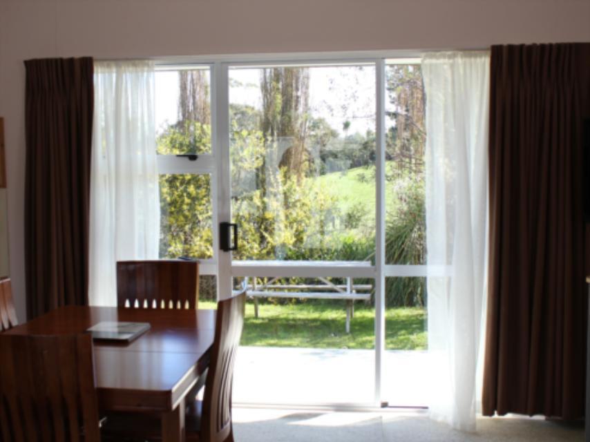 Castle Court Motel Wellsford Bagian luar foto