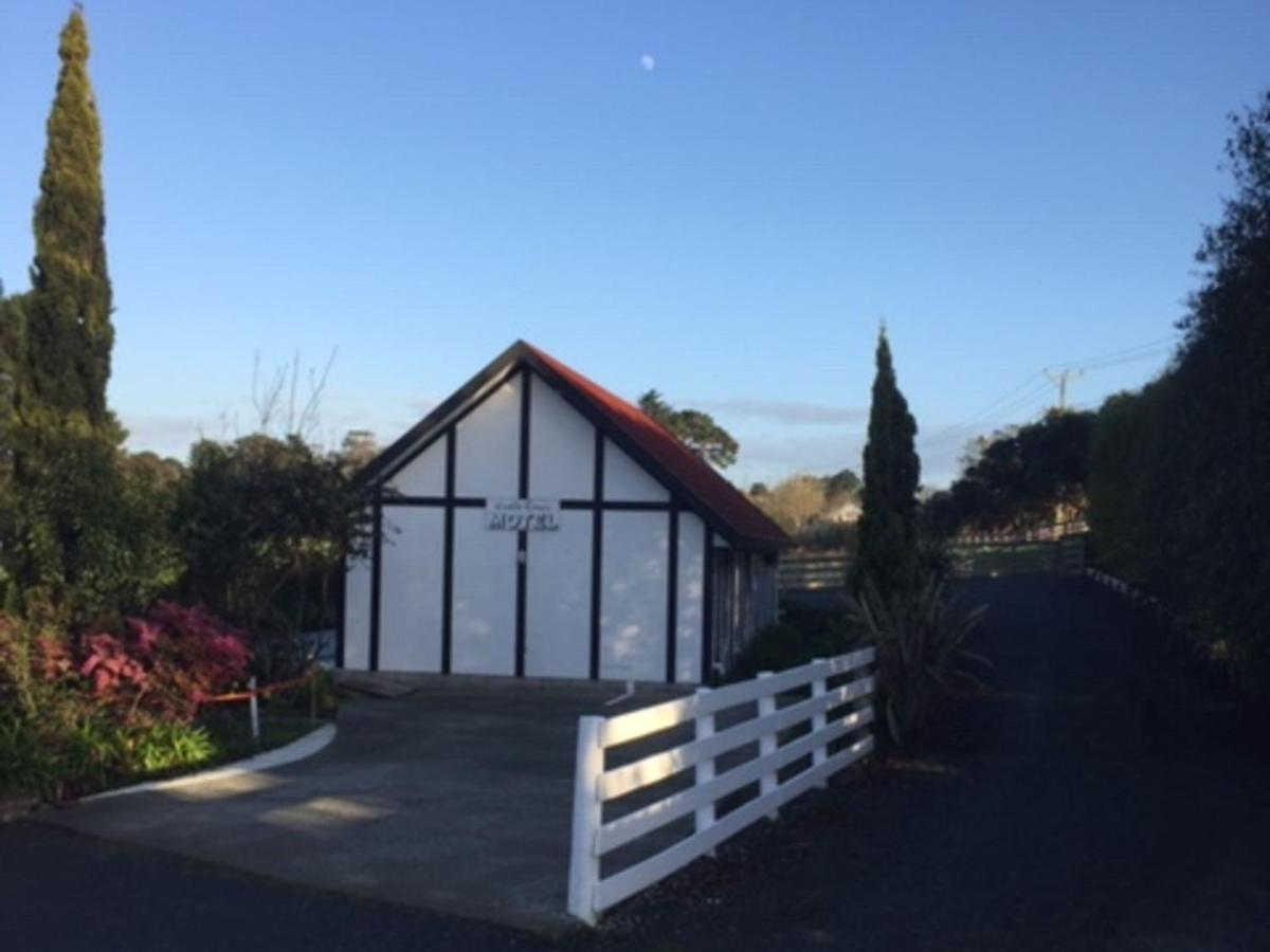 Castle Court Motel Wellsford Bagian luar foto